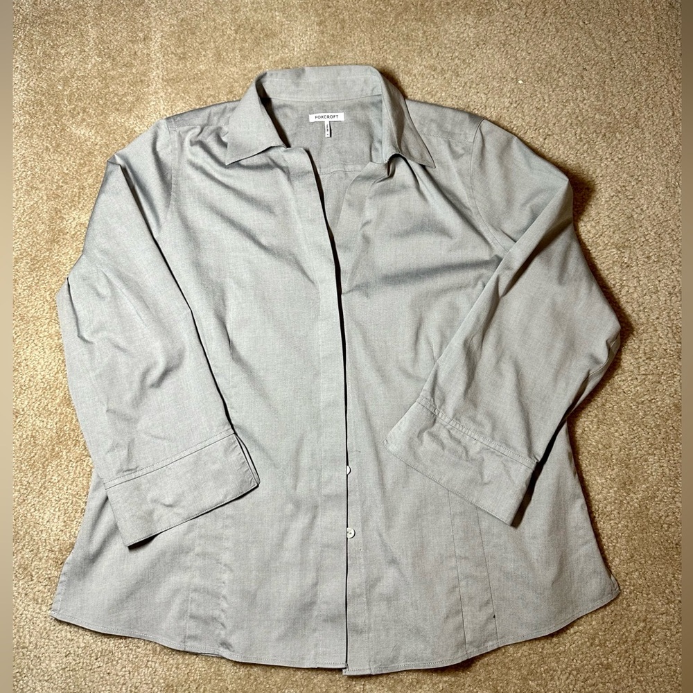 Foxcroft Taylor No Iron Pinpoint 3/4 Sleeve Shirt, light gray, Sz 18, EUC